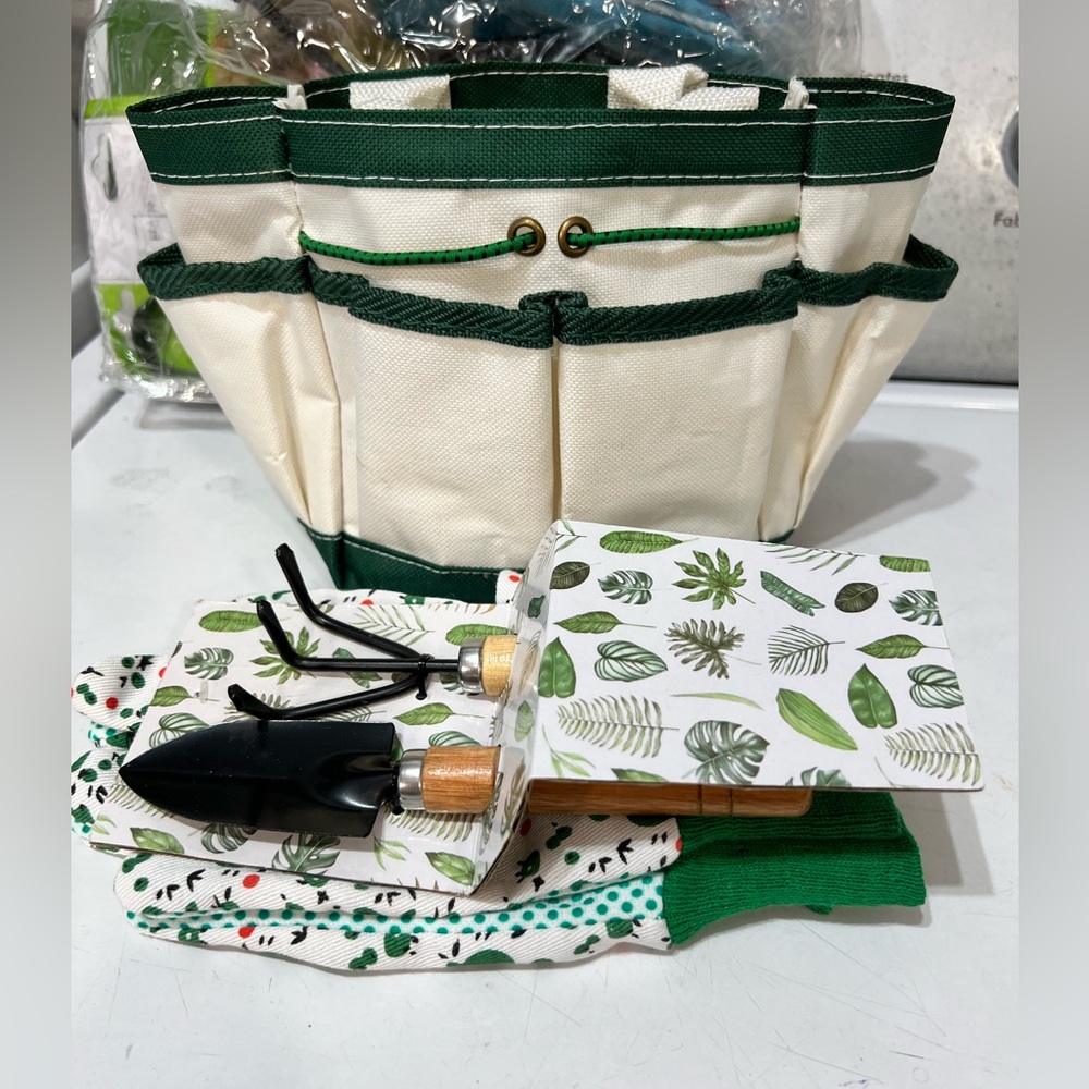 All new large gardening bundle! 🌱 ♥️ - Picture 4 of 6